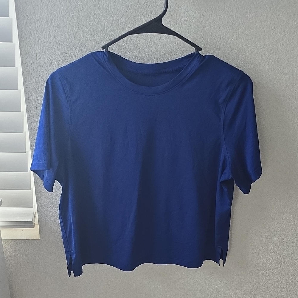 Lululemom Blue Ultra Light Weigh Cropped Tshirt Size 10
